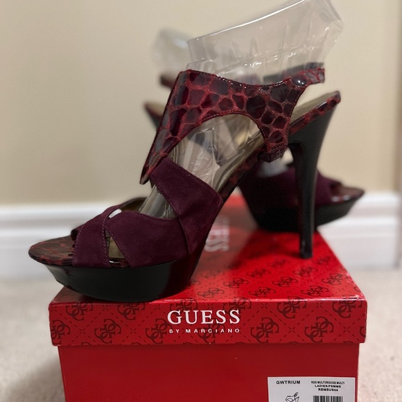 Guess Platform Sandal - Picture 3 of 3